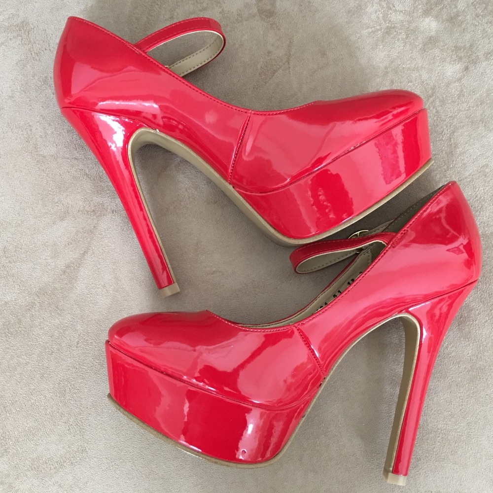 Type Z Red Platform Heels 7 1/2